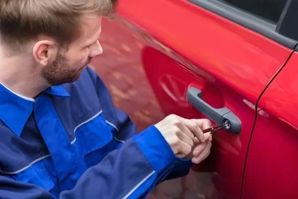 Auto schadevrij openen bij sleutels in auto vergeten of autodeur op slot in Utrecht en omgeving